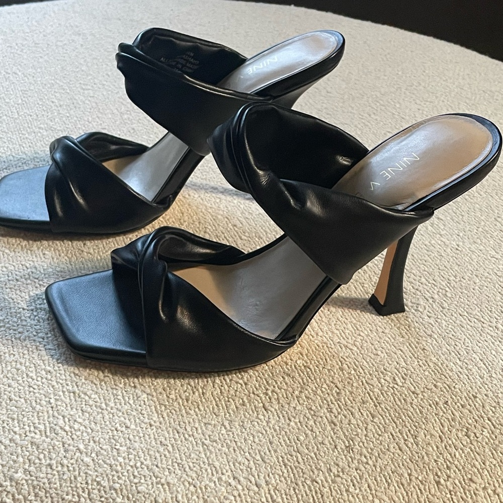 Nine West Black Strappy Heel, Size 5.5, Brand New